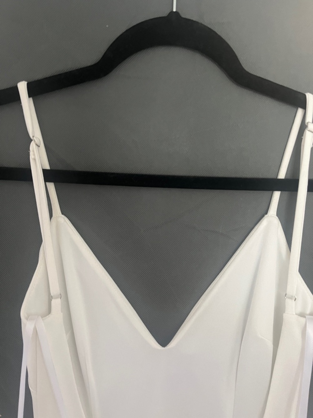 Katie May Bambina Ivory V-Neck backless Gown - Picture 4 of 7
